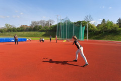 Třída hraje frisbee.