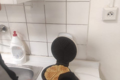 Chlapec u vaflovače.