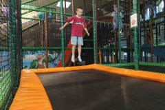 Chlapec na trampolíně v Krokodýlku Olomouc.
