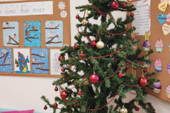 Vánoční stromeček ve třídě.