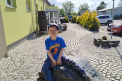 Chlapec před Krokodýlkem Olomouc.