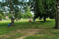 Fotbal a discgolf.